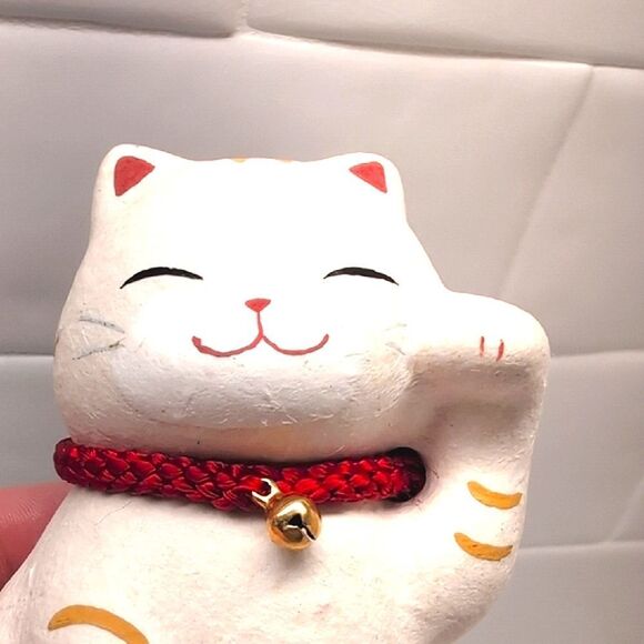 Japanese Lucky Cat Maneki Neko Figurine with Red Collar and Gold Bell - Picture 7 of 8